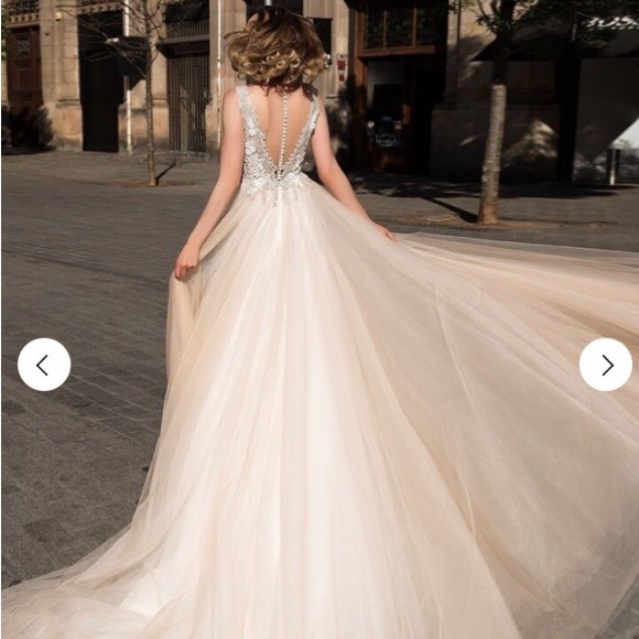 Pollardi Lanisideta Bridal Gown, lightly worn - Picture 3 of 12